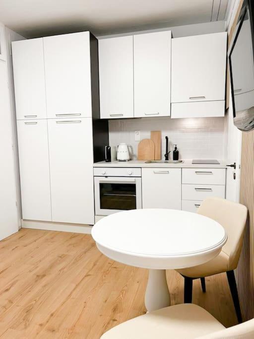 Bright Tiny Studio - Shared Pool & Sauna - Free Parking - Air Condition Muralto Εξωτερικό φωτογραφία