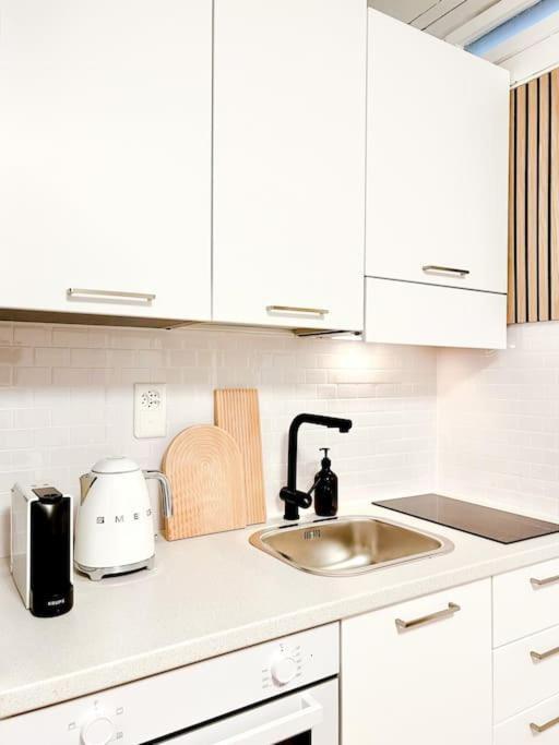 Bright Tiny Studio - Shared Pool & Sauna - Free Parking - Air Condition Muralto Εξωτερικό φωτογραφία