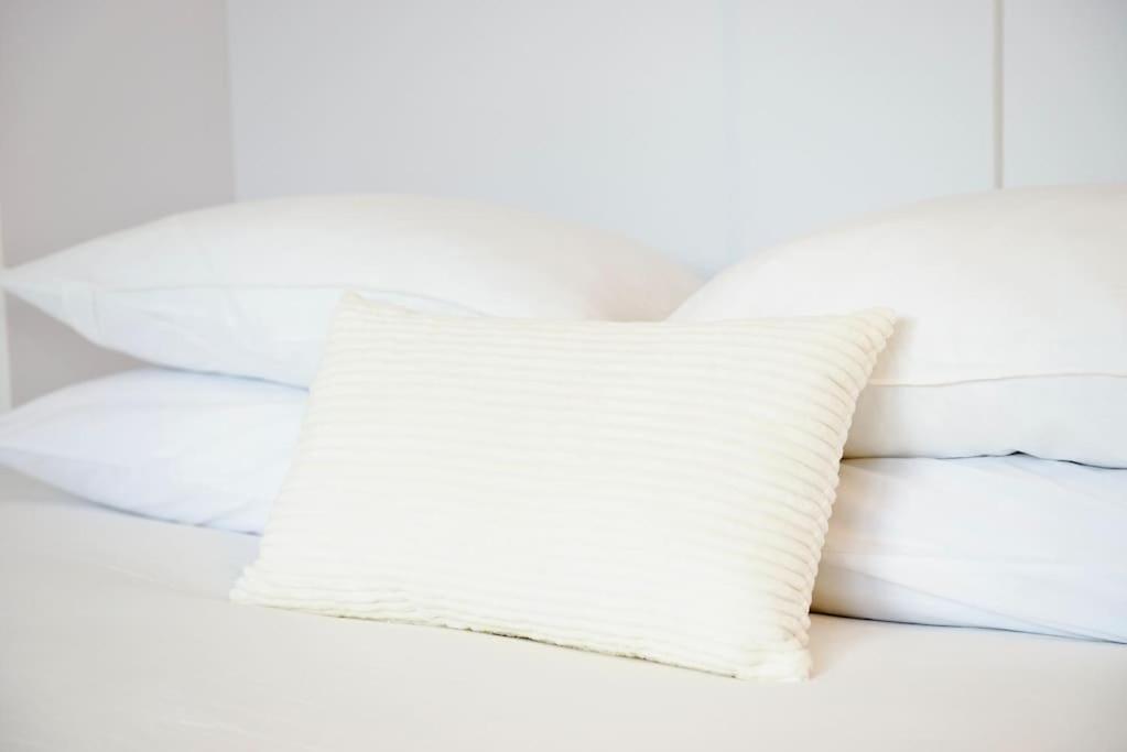 Bright Tiny Studio - Shared Pool & Sauna - Free Parking - Air Condition Muralto Εξωτερικό φωτογραφία