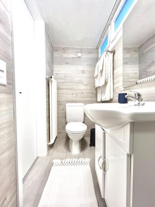 Bright Tiny Studio - Shared Pool & Sauna - Free Parking - Air Condition Muralto Εξωτερικό φωτογραφία